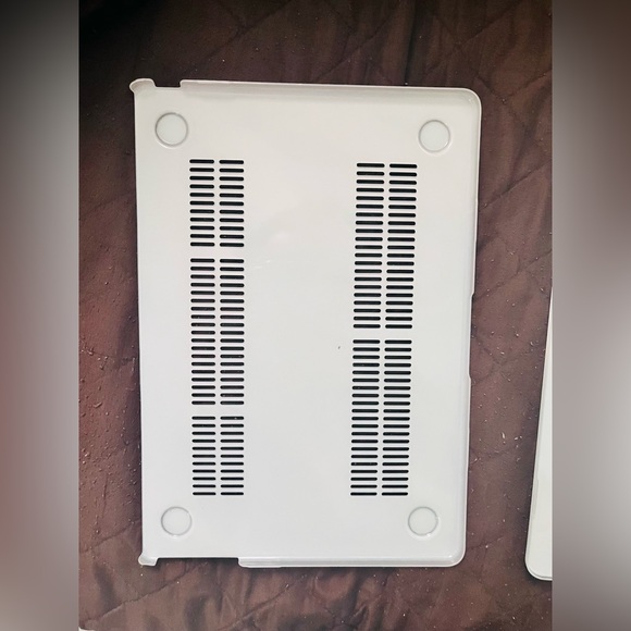 MacBook Air A2681 hard shell case - Picture 2 of 5